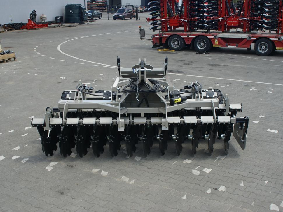 ROLEX Scheibenegge / Disc harrow with hydropack and tire roller / Dechaumeur à disques / Erpice a dischi / Дисковая борона с гидропаком и колёсным катком / Agregat talerzowy uprawowy z hydropackiem i - Δισκοσβάρνα: φωτογραφία 4 ROLEX Scheibenegge / Disc harrow with hydropack and tire roller / Dechaumeur à disques / Erpice a dischi / Дисковая борона с гидропаком и колёсным катком / Agregat talerzowy uprawowy z hydropackiem i - Δισκοσβάρνα: φωτογραφία 4