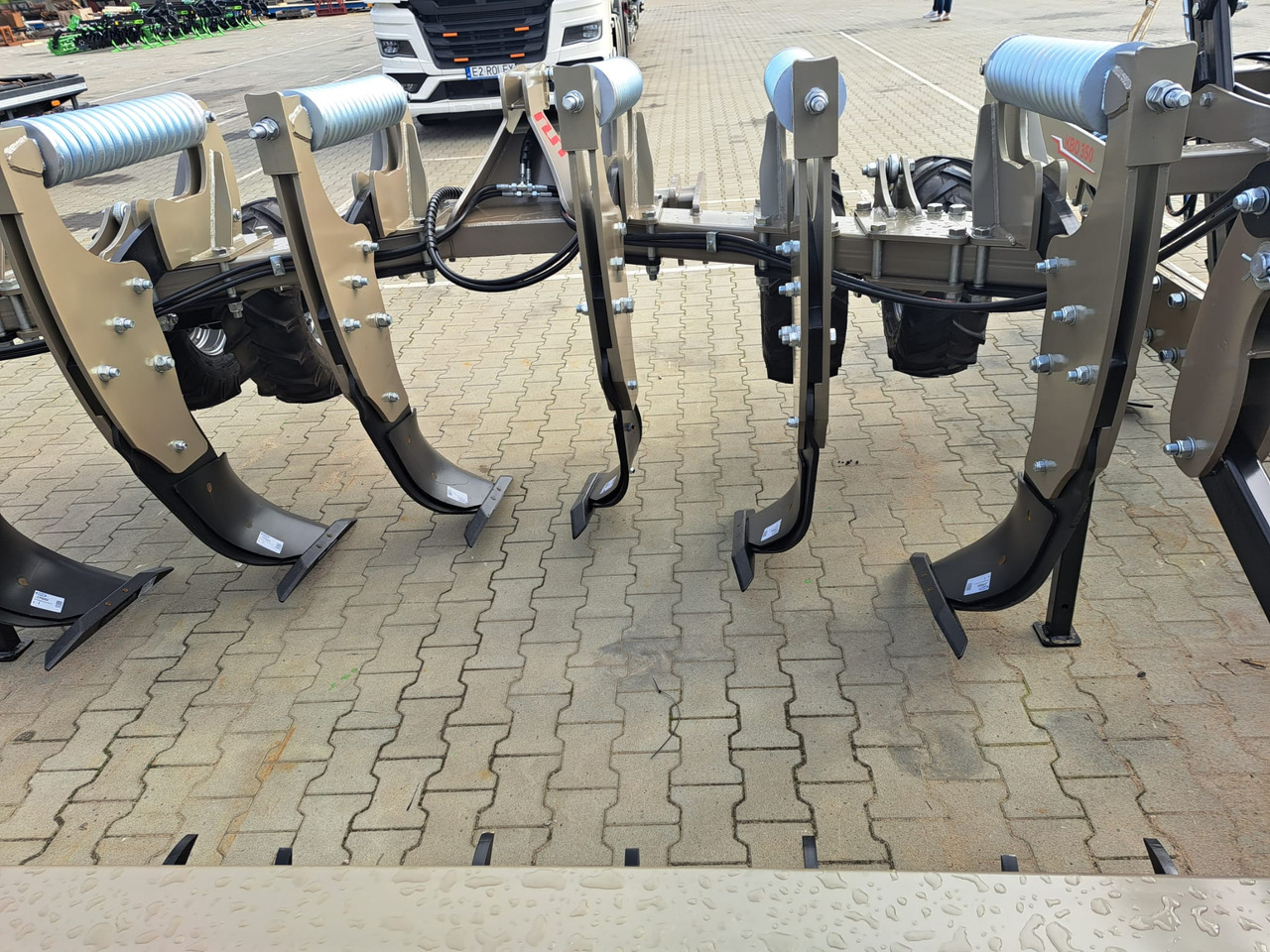 ROLEX Tiefenlockerer / Subsoiler / Décompacteur / Subsolador / Dissodatori / Глубокорыхлитель тип V / Głębosz typ V 3 m - Ρίπερ: φωτογραφία 4 ROLEX Tiefenlockerer / Subsoiler / Décompacteur / Subsolador / Dissodatori / Глубокорыхлитель тип V / Głębosz typ V 3 m - Ρίπερ: φωτογραφία 4