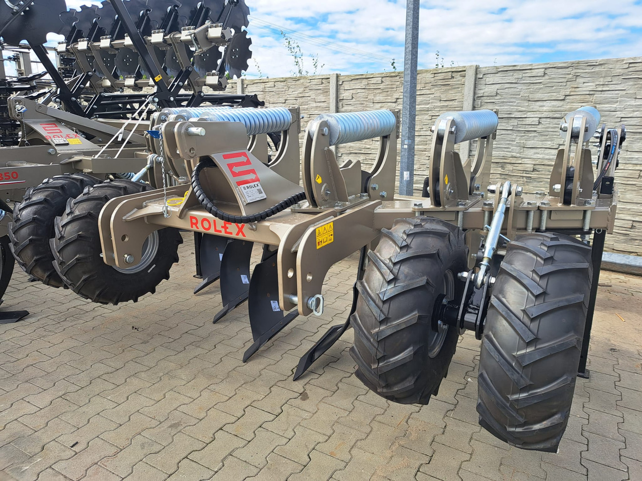 ROLEX Tiefenlockerer / Subsoiler / Décompacteur / Subsolador / Dissodatori / Глубокорыхлитель тип V / Głębosz typ V 3 m - Ρίπερ: φωτογραφία 1 ROLEX Tiefenlockerer / Subsoiler / Décompacteur / Subsolador / Dissodatori / Глубокорыхлитель тип V / Głębosz typ V 3 m - Ρίπερ: φωτογραφία 1