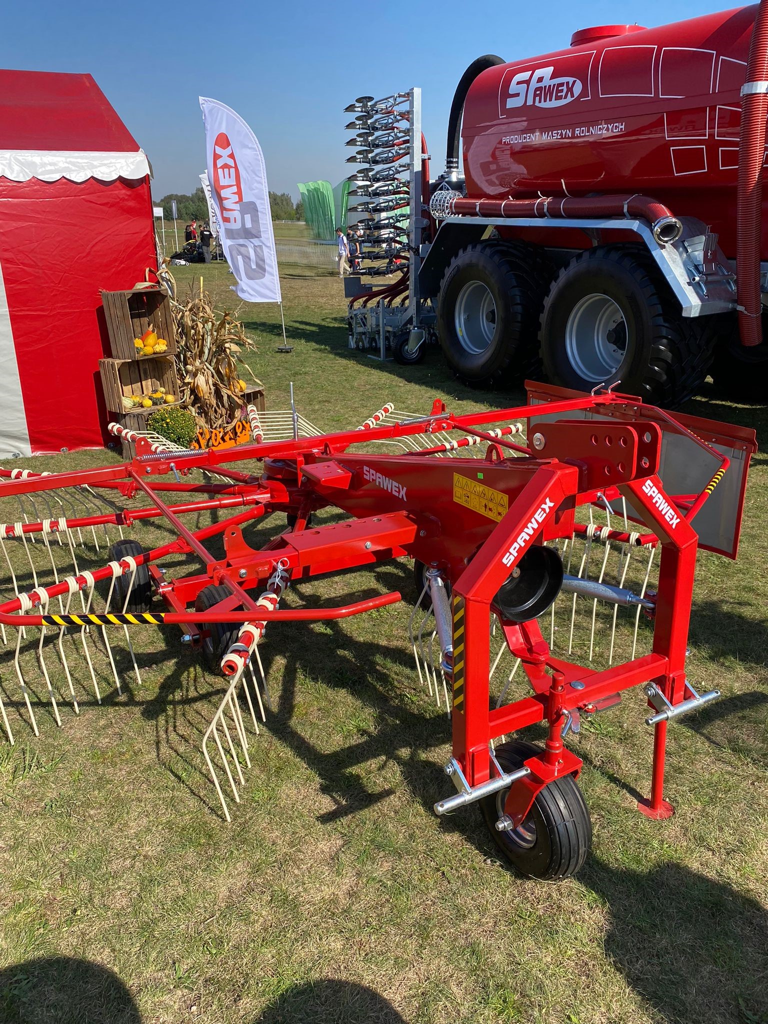 Spawex Kreiselschwader / Rake / Andaineur / Rastrillo / Rastrello / Zgrabiarka 4,5 m - Χορτοσυλλέκτης: φωτογραφία 2 Spawex Kreiselschwader / Rake / Andaineur / Rastrillo / Rastrello / Zgrabiarka 4,5 m - Χορτοσυλλέκτης: φωτογραφία 2
