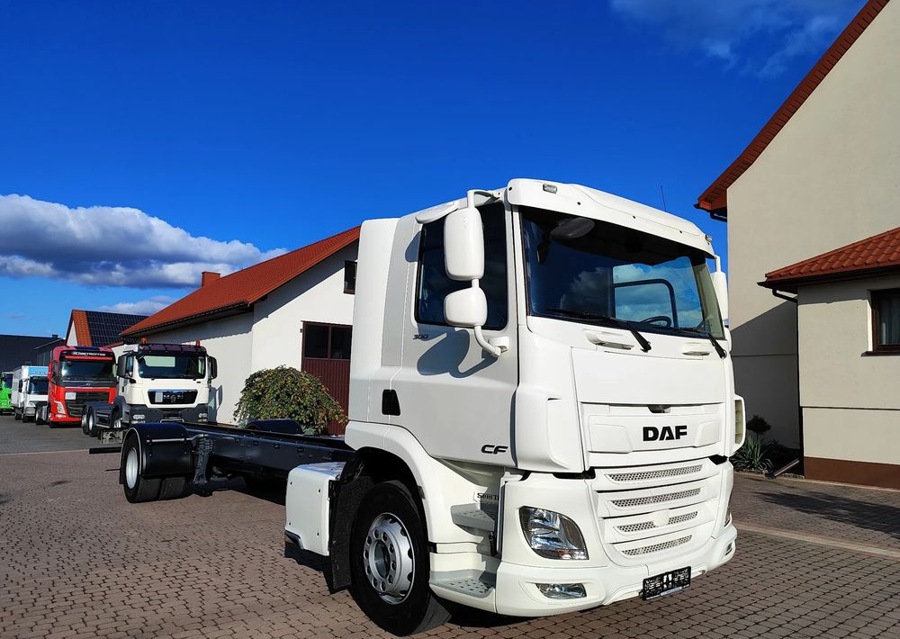 DAF CF 300 4X2 18T EURO 6 SILNIK 11L RAMA DO ZABUDOWY 176 TYS KM - Φορτηγό σασί: φωτογραφία 3 DAF CF 300 4X2 18T EURO 6 SILNIK 11L RAMA DO ZABUDOWY 176 TYS KM - Φορτηγό σασί: φωτογραφία 3