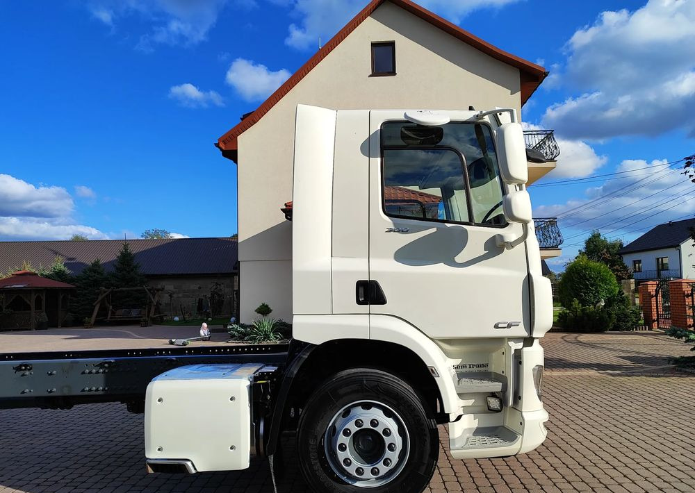 DAF CF 300 4X2 18T EURO 6 SILNIK 11L RAMA DO ZABUDOWY 176 TYS KM - Φορτηγό σασί: φωτογραφία 4 DAF CF 300 4X2 18T EURO 6 SILNIK 11L RAMA DO ZABUDOWY 176 TYS KM - Φορτηγό σασί: φωτογραφία 4
