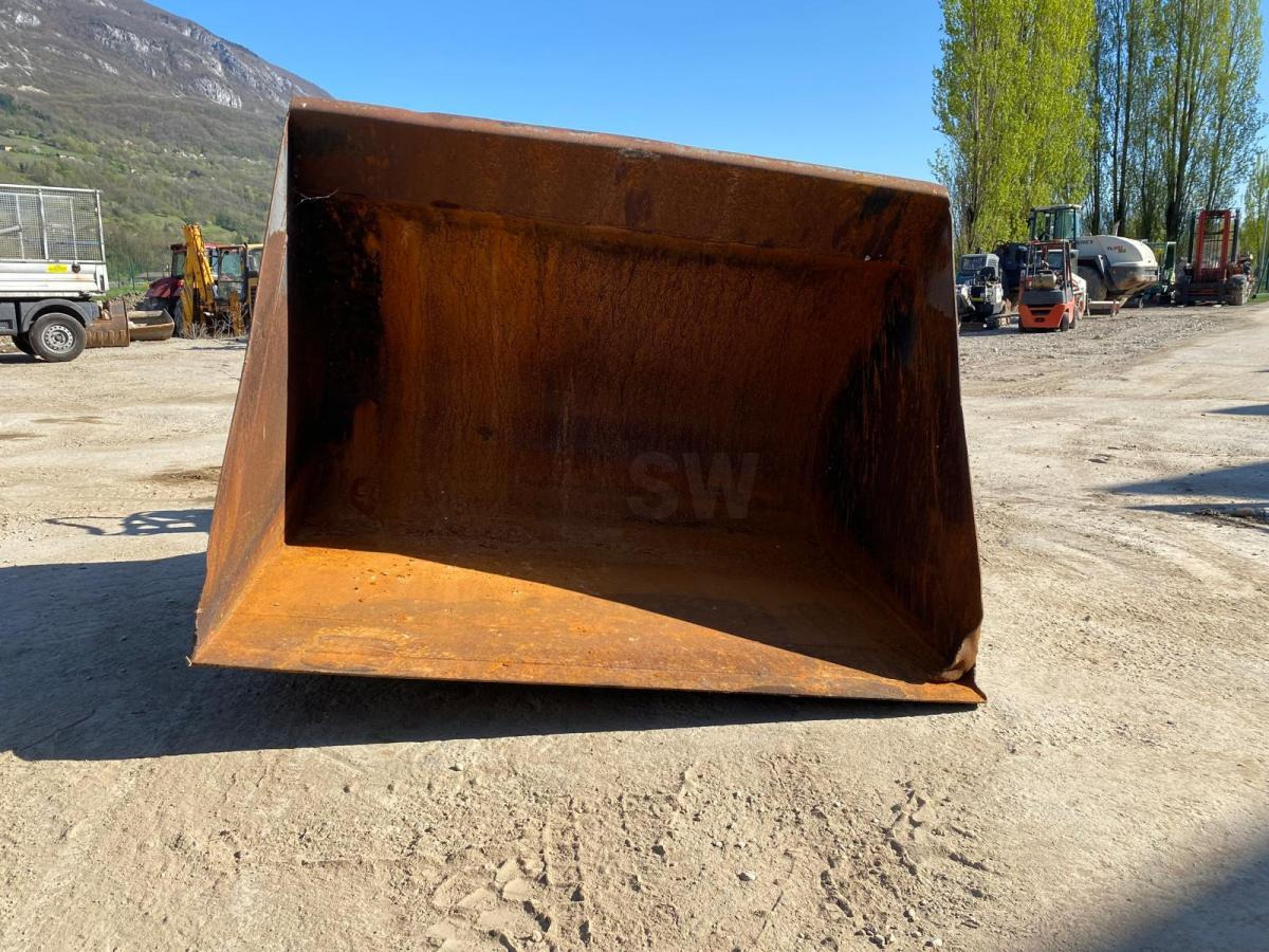 GODET CHARGEUR POUR CHARIOT ELEVATEUR - Κουβάς για φορτωτή: φωτογραφία 2 GODET CHARGEUR POUR CHARIOT ELEVATEUR - Κουβάς για φορτωτή: φωτογραφία 2