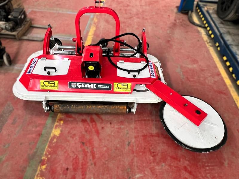 Giemme FMU180 Tondeuse portée attache 3 points pour tracteur - Καταστροφέας με σφυριά: φωτογραφία 1 Giemme FMU180 Tondeuse portée attache 3 points pour tracteur - Καταστροφέας με σφυριά: φωτογραφία 1