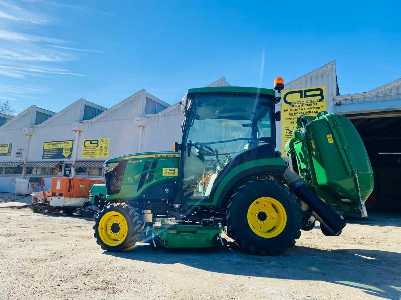 John Deere 2038R avec plateau de coupe et bas de ramassage - Μικρό τρακτέρ: φωτογραφία 2 John Deere 2038R avec plateau de coupe et bas de ramassage - Μικρό τρακτέρ: φωτογραφία 2