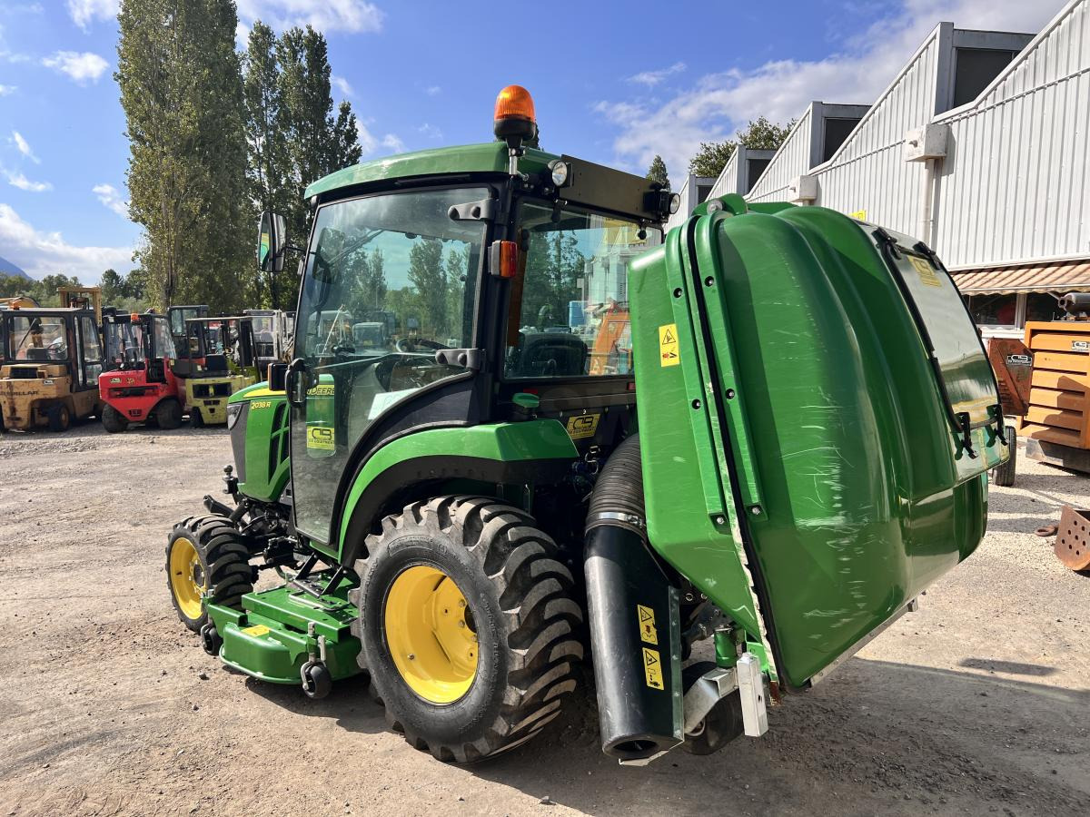 John Deere 2038R avec plateau de coupe et bas de ramassage - Τρακτέρ: φωτογραφία 2 John Deere 2038R avec plateau de coupe et bas de ramassage - Τρακτέρ: φωτογραφία 2