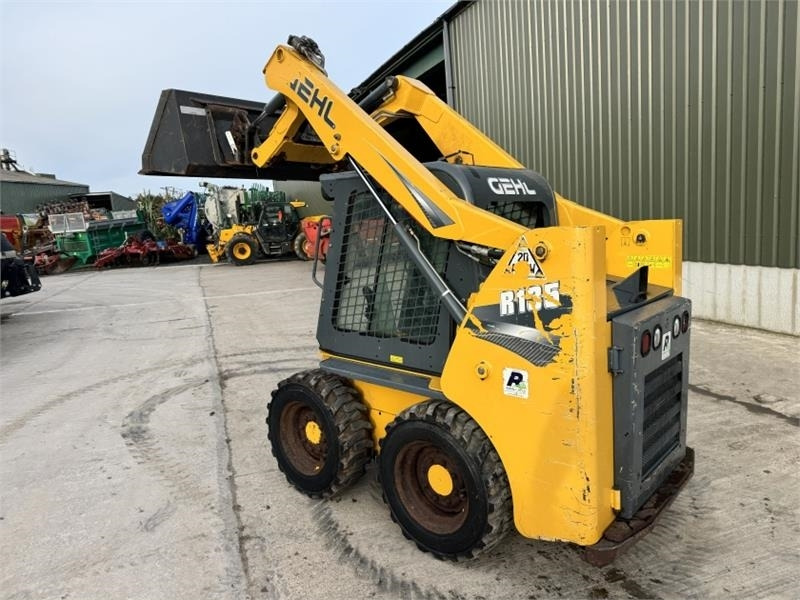 Gehl R135 Skid Steer - Φορτωτής πλάγιας ολίσθησης: φωτογραφία 2 Gehl R135 Skid Steer - Φορτωτής πλάγιας ολίσθησης: φωτογραφία 2
