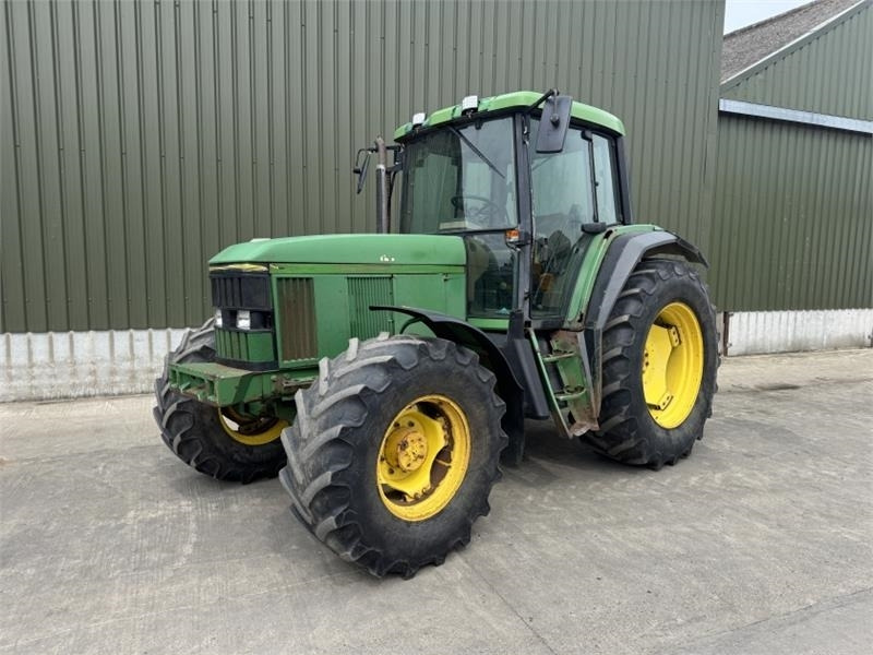 John Deere 6800 - Τρακτέρ: φωτογραφία 1 John Deere 6800 - Τρακτέρ: φωτογραφία 1