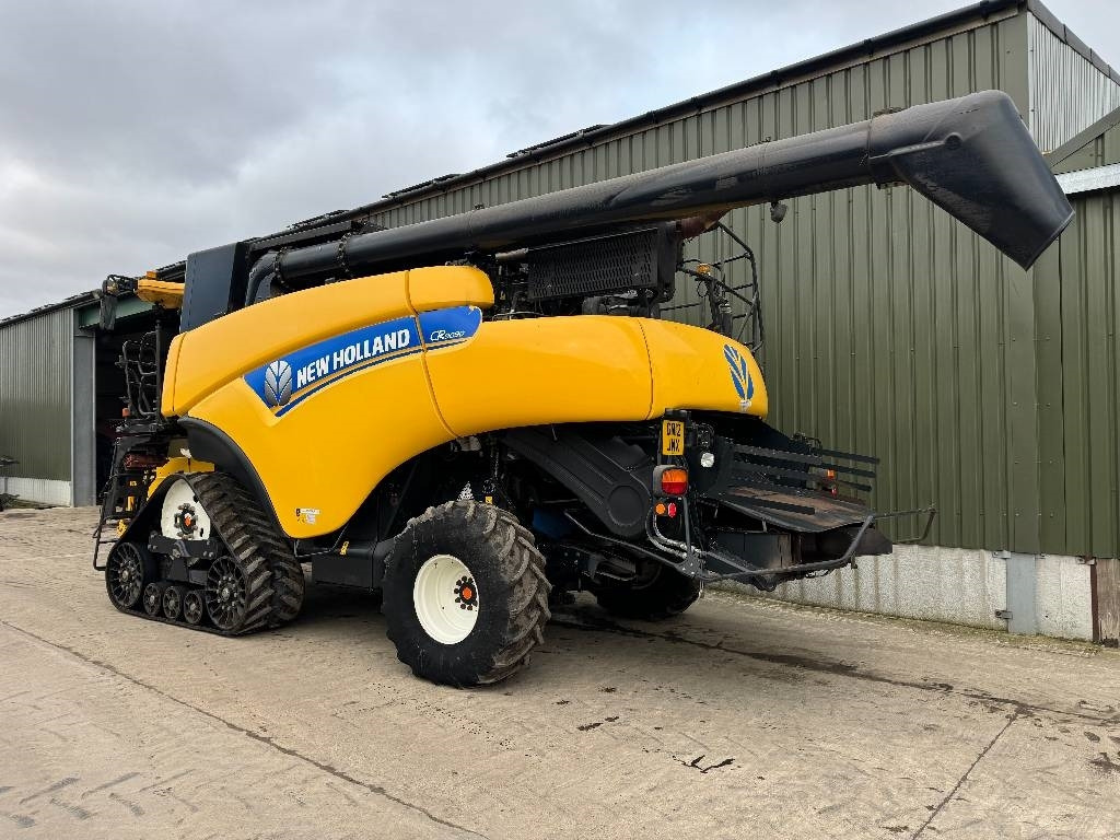 New Holland CR 9090 - Θεριζοαλωνιστική μηχανή: φωτογραφία 4 New Holland CR 9090 - Θεριζοαλωνιστική μηχανή: φωτογραφία 4