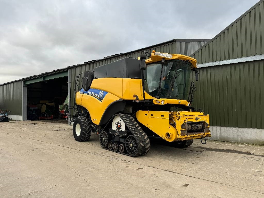 New Holland CR 9090 - Θεριζοαλωνιστική μηχανή: φωτογραφία 1 New Holland CR 9090 - Θεριζοαλωνιστική μηχανή: φωτογραφία 1