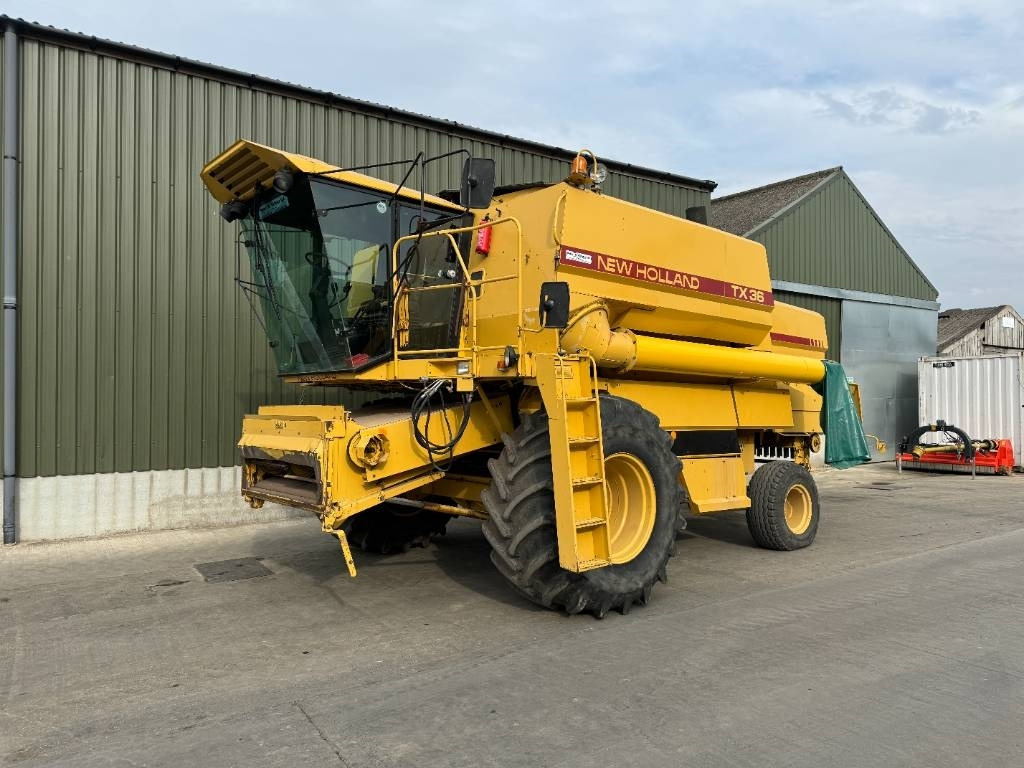 New Holland TX 36 - Θεριζοαλωνιστική μηχανή: φωτογραφία 3 New Holland TX 36 - Θεριζοαλωνιστική μηχανή: φωτογραφία 3