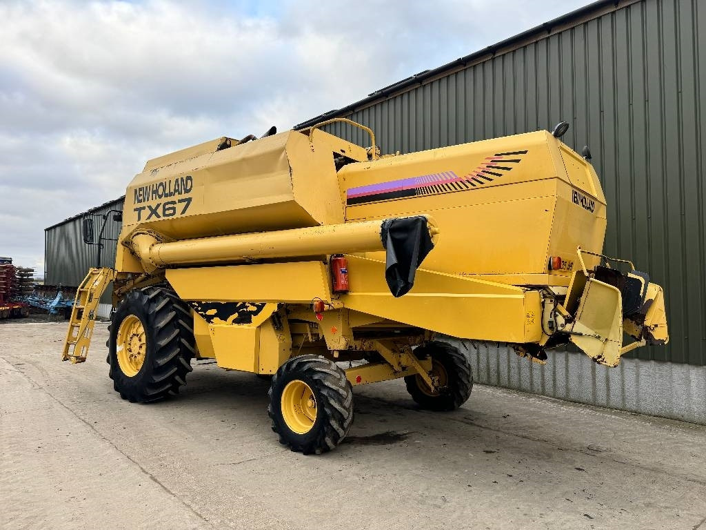 New Holland TX 67 - Θεριζοαλωνιστική μηχανή: φωτογραφία 2 New Holland TX 67 - Θεριζοαλωνιστική μηχανή: φωτογραφία 2