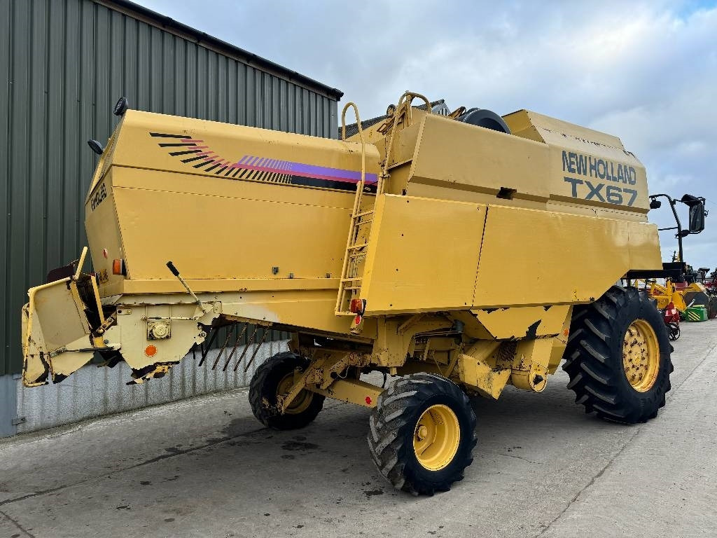 New Holland TX 67 - Θεριζοαλωνιστική μηχανή: φωτογραφία 4 New Holland TX 67 - Θεριζοαλωνιστική μηχανή: φωτογραφία 4