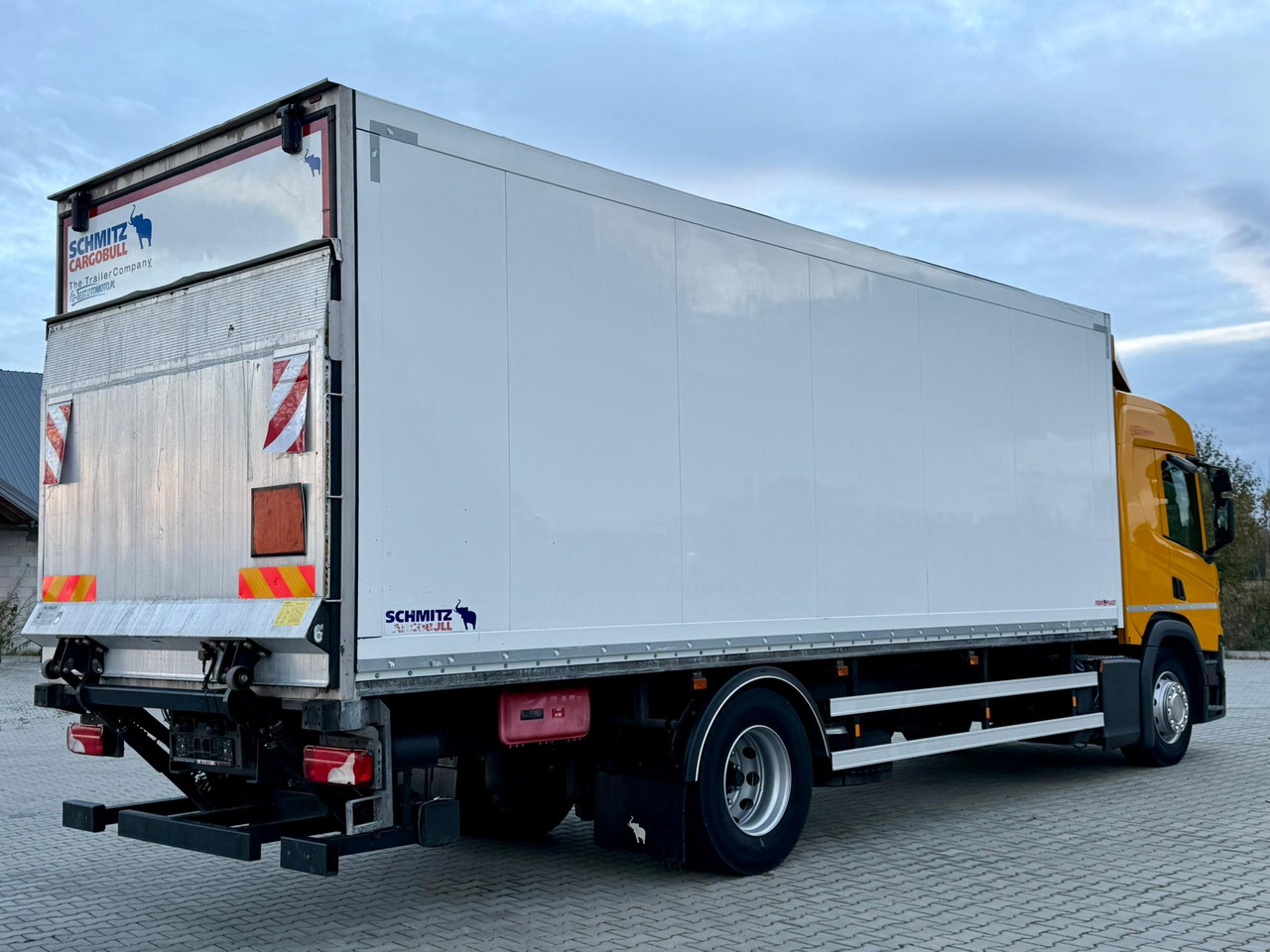 SCANIA P220 / IZOTERMA / WINDA / SCHMITZ / 18 PALET / SILNIK 6 / SYPIALKA / 2019 ROK / NISKI PRZEBIEG - Φορτηγό ισοθερμικό: φωτογραφία 4 SCANIA P220 / IZOTERMA / WINDA / SCHMITZ / 18 PALET / SILNIK 6 / SYPIALKA / 2019 ROK / NISKI PRZEBIEG - Φορτηγό ισοθερμικό: φωτογραφία 4