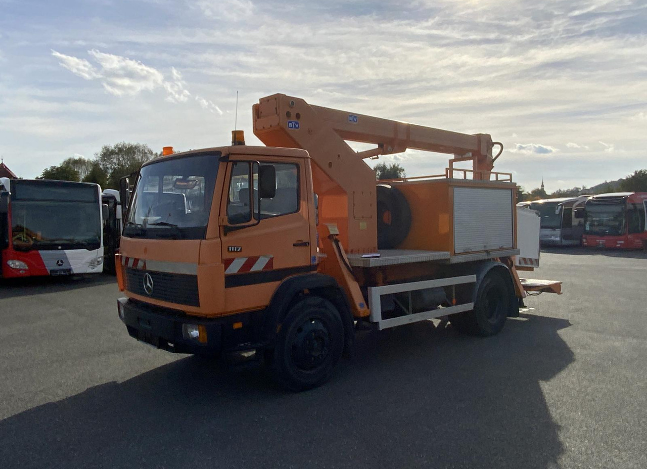 Mercedes-Benz 1117 - Φορτηγό με εναέρια πλατφόρμα: φωτογραφία 2 Mercedes-Benz 1117 - Φορτηγό με εναέρια πλατφόρμα: φωτογραφία 2