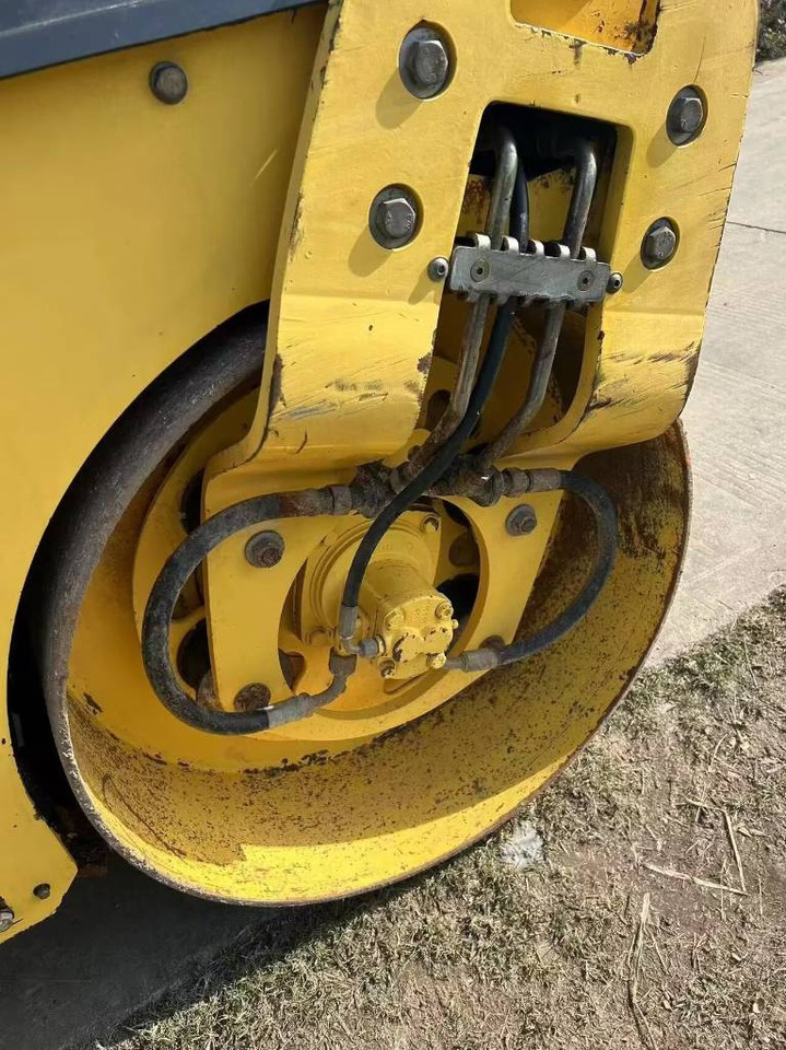 Bomag BW 100 AD - Ασφαλτικός οδοστρωτήρας: φωτογραφία 5 Bomag BW 100 AD - Ασφαλτικός οδοστρωτήρας: φωτογραφία 5
