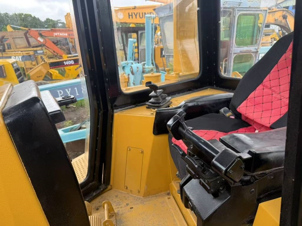 CAT D 6 R - Μπουλντόζα: φωτογραφία 2 CAT D 6 R - Μπουλντόζα: φωτογραφία 2