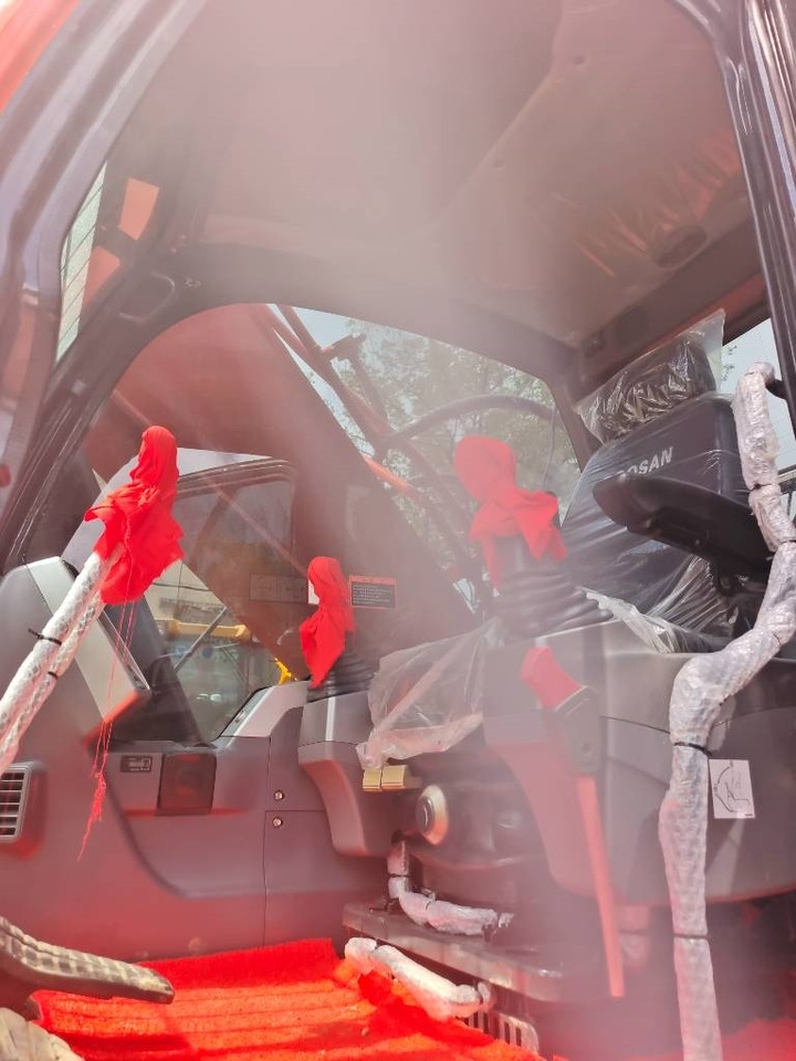 Ερπυστριοφόρος εκσκαφέας Doosan DX 300LC-9C: φωτογραφία 9