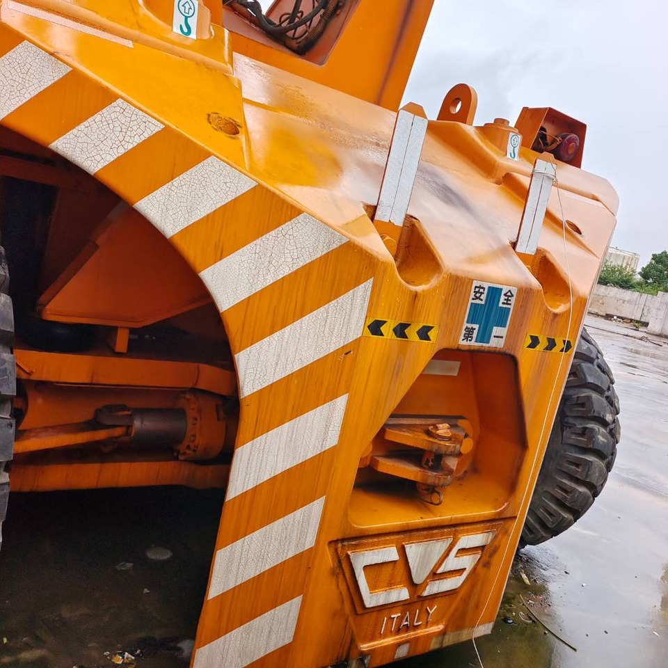 Ferrari 278 - Reachstacker: φωτογραφία 4 Ferrari 278 - Reachstacker: φωτογραφία 4