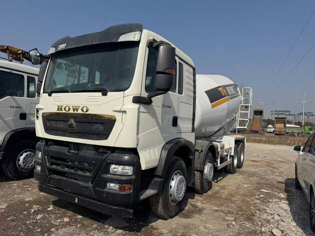 Howo 100% New and used - Φορτηγό βυτιοφόρο: φωτογραφία 1 Howo 100% New and used - Φορτηγό βυτιοφόρο: φωτογραφία 1