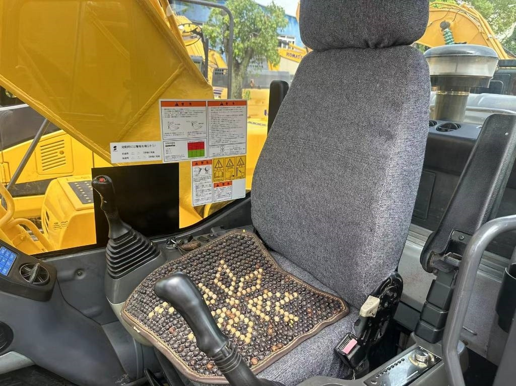 Komatsu PC 220-8 - Ερπυστριοφόρος εκσκαφέας: φωτογραφία 3 Komatsu PC 220-8 - Ερπυστριοφόρος εκσκαφέας: φωτογραφία 3