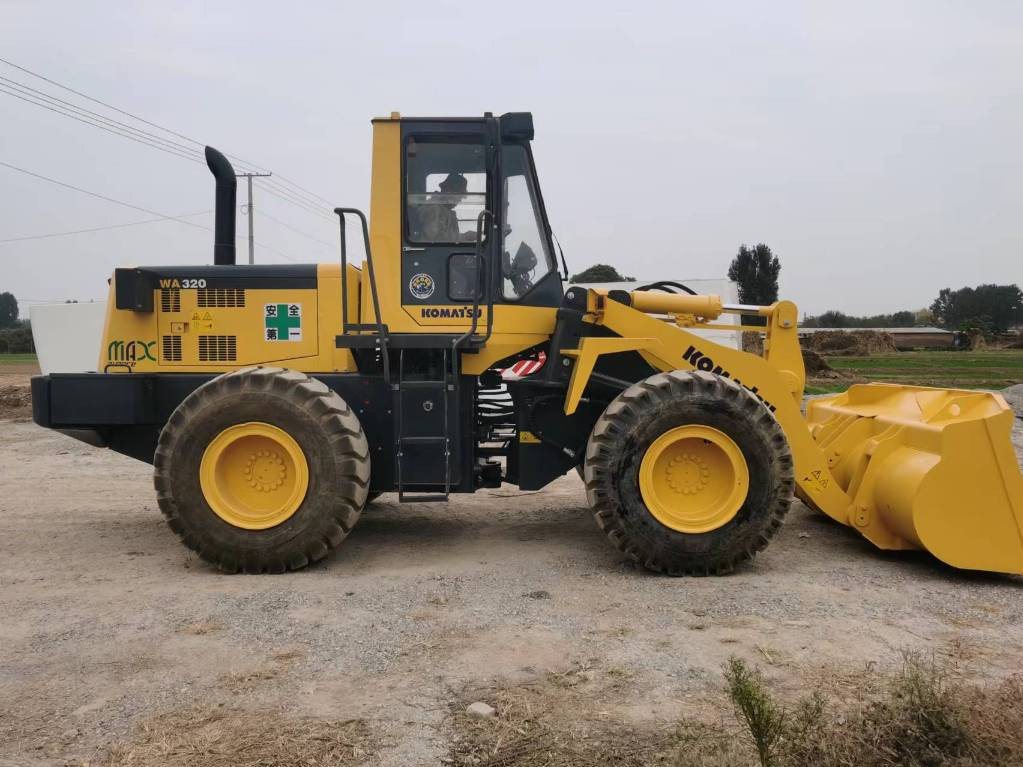Komatsu WA 320-5 - Ελαστιχοφόρος φορτωτής: φωτογραφία 2 Komatsu WA 320-5 - Ελαστιχοφόρος φορτωτής: φωτογραφία 2