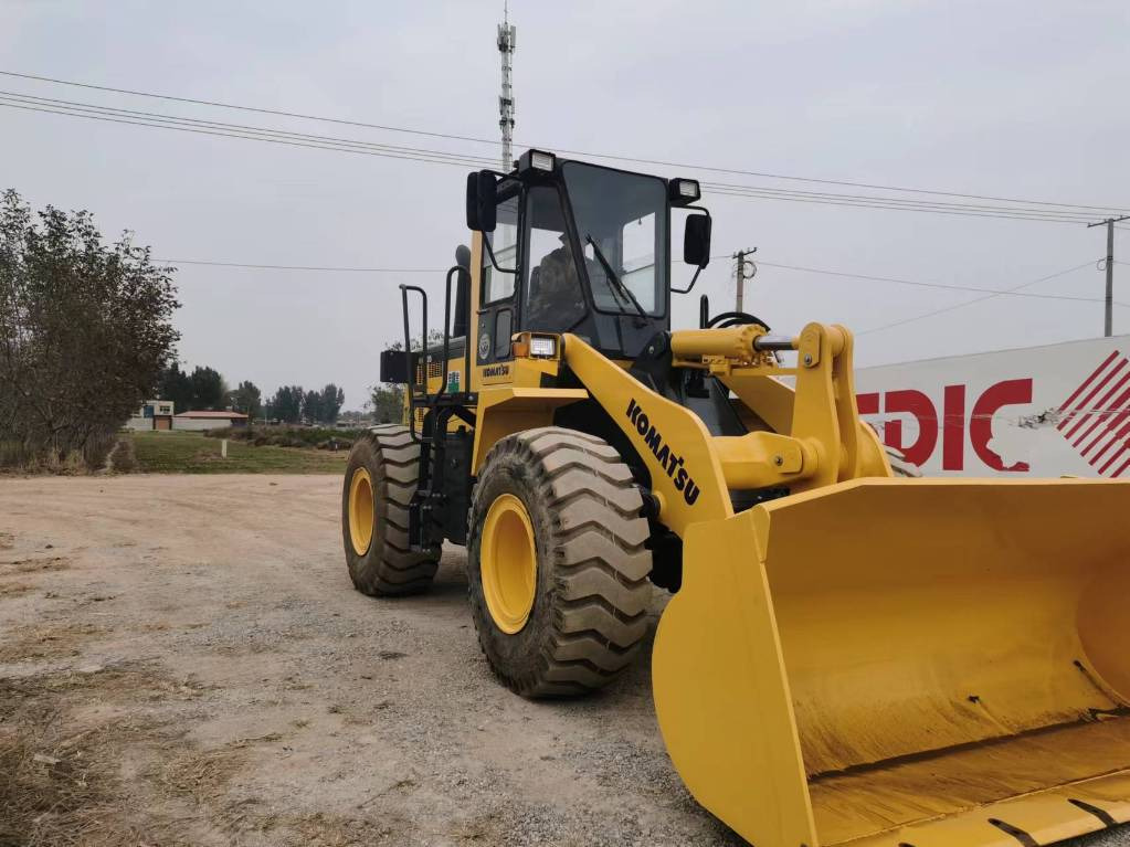 Komatsu WA 320-5 - Ελαστιχοφόρος φορτωτής: φωτογραφία 5 Komatsu WA 320-5 - Ελαστιχοφόρος φορτωτής: φωτογραφία 5