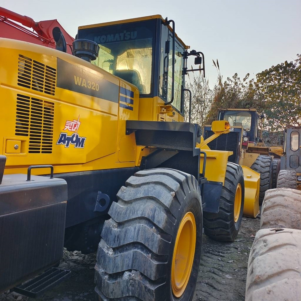 Komatsu WA 320-5 - Ελαστιχοφόρος φορτωτής: φωτογραφία 2 Komatsu WA 320-5 - Ελαστιχοφόρος φορτωτής: φωτογραφία 2