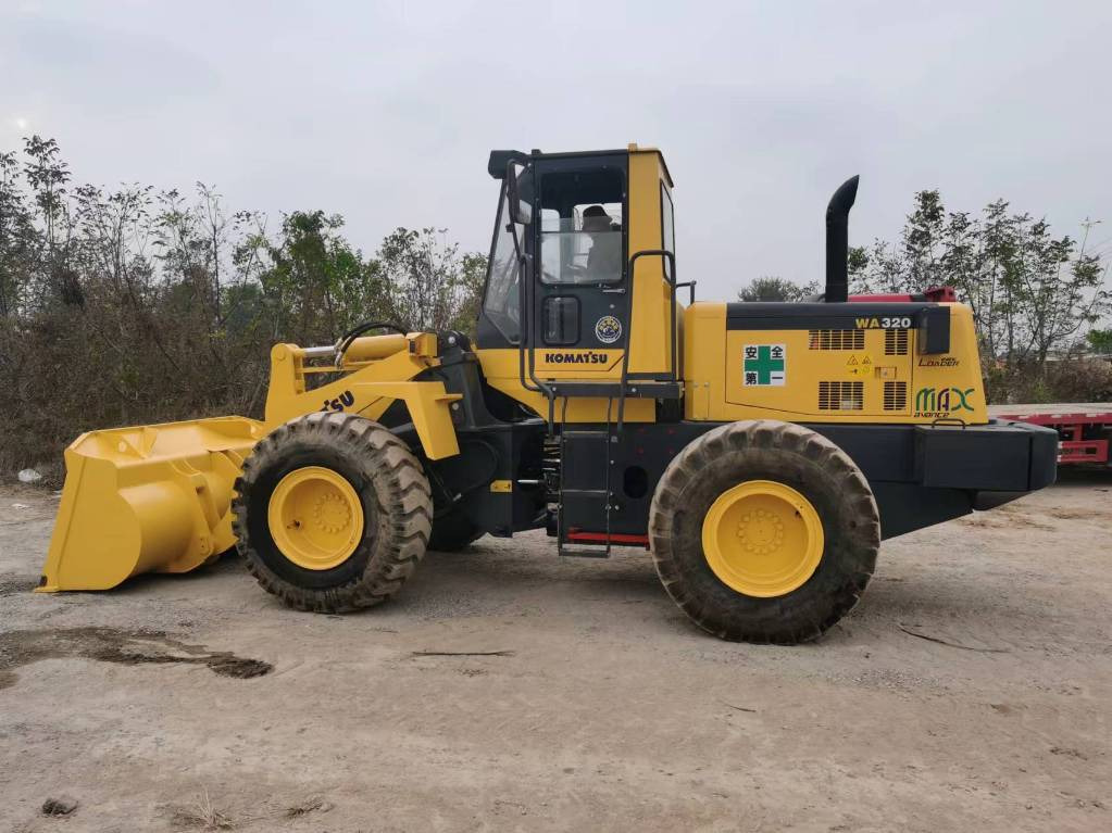 Komatsu WA 320-5 - Ελαστιχοφόρος φορτωτής: φωτογραφία 1 Komatsu WA 320-5 - Ελαστιχοφόρος φορτωτής: φωτογραφία 1