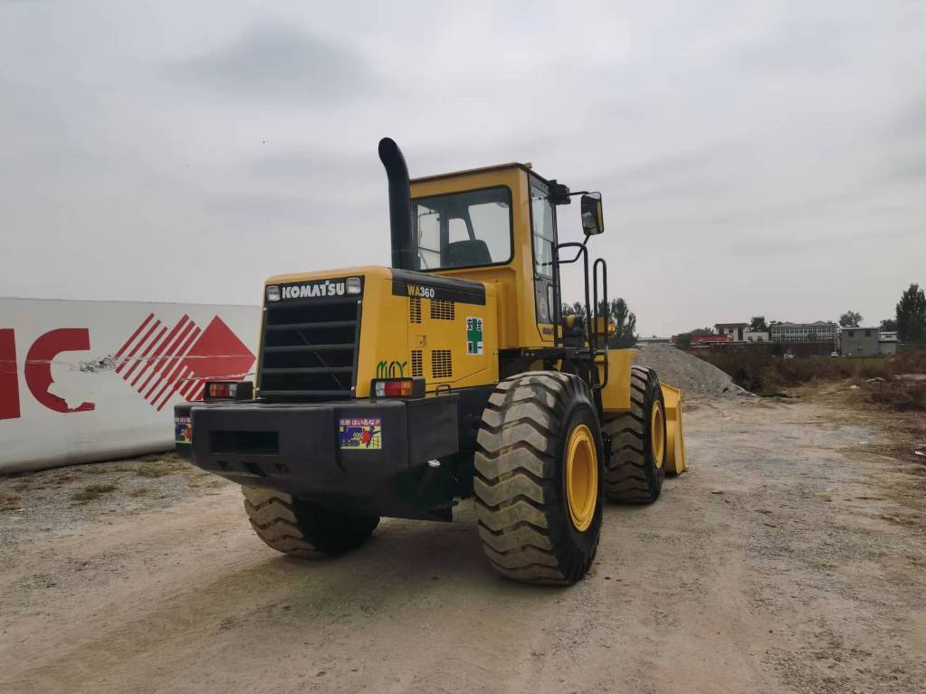 Ελαστιχοφόρος φορτωτής Komatsu WA 360-3: φωτογραφία 10