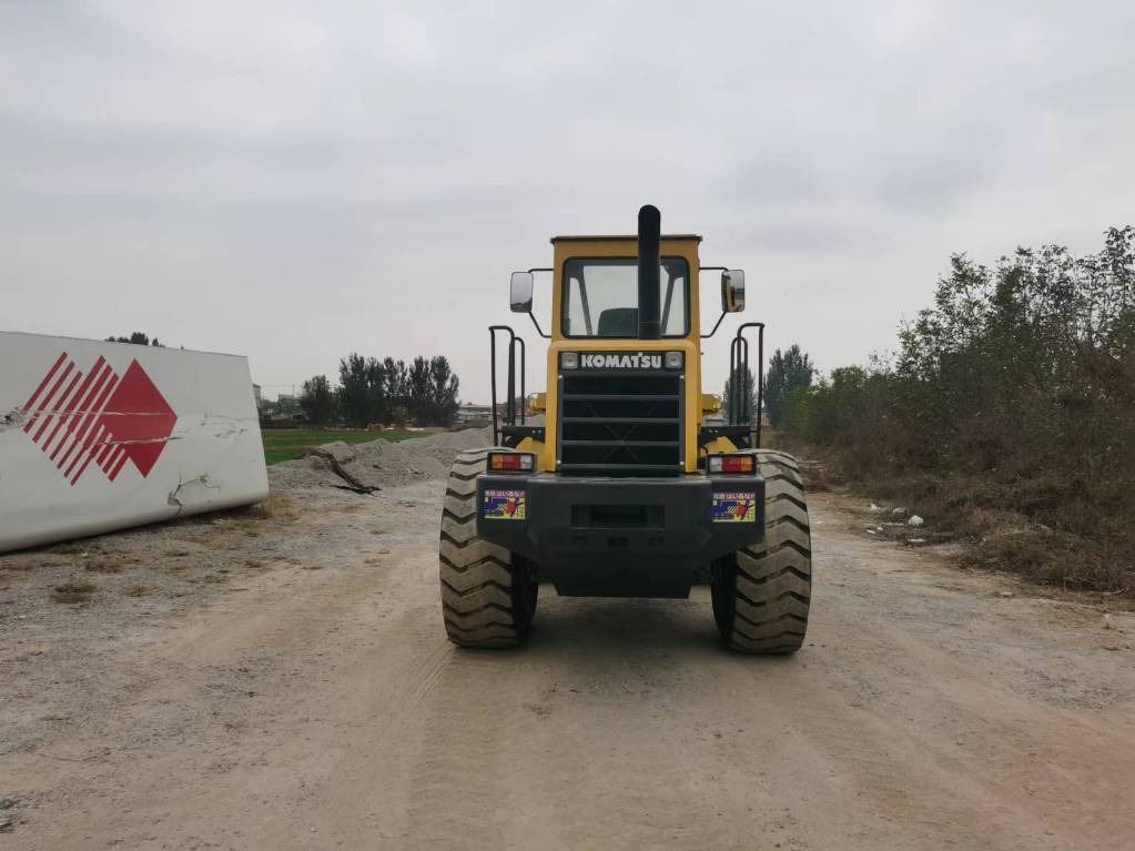 Ελαστιχοφόρος φορτωτής Komatsu WA 360-3: φωτογραφία 8