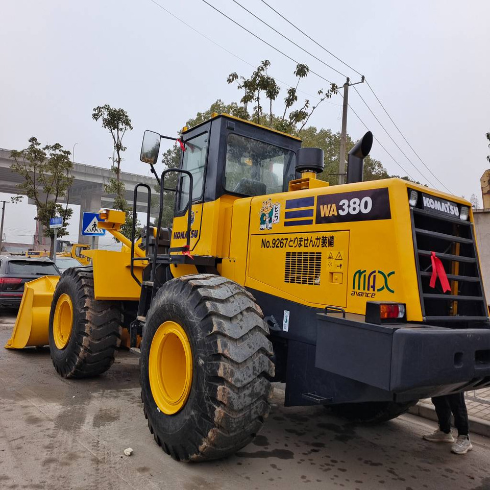 Ελαστιχοφόρος φορτωτής Komatsu WA 380-3: φωτογραφία 1