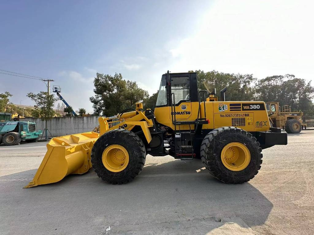 Komatsu WA 380 - Ελαστιχοφόρος φορτωτής: φωτογραφία 1 Komatsu WA 380 - Ελαστιχοφόρος φορτωτής: φωτογραφία 1