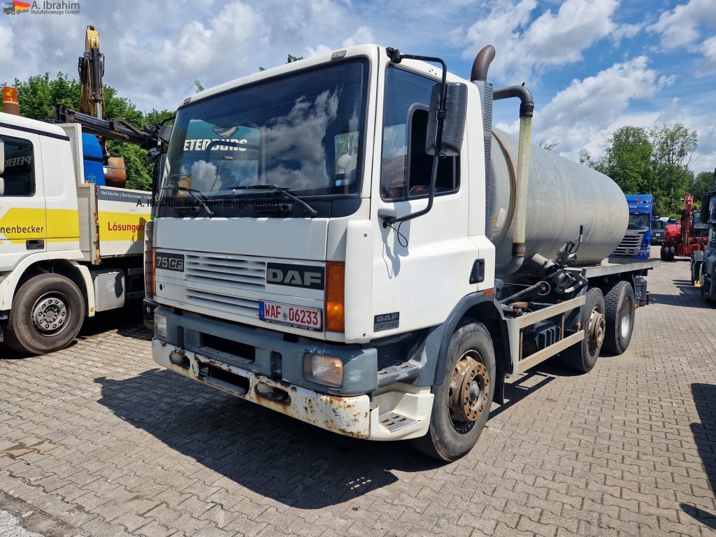 Daf CF 290 Wassertank 13500 L, Tank verzinkt Vorlauf- Lift- Lenkachse - Φορτηγό βυτιοφόρο: φωτογραφία 1 Daf CF 290 Wassertank 13500 L, Tank verzinkt Vorlauf- Lift- Lenkachse - Φορτηγό βυτιοφόρο: φωτογραφία 1