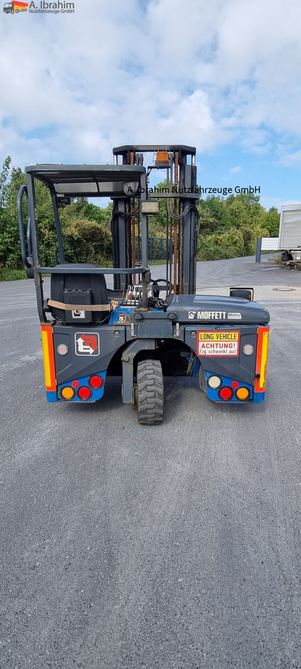 M4-25.3F Moffett Mitnahmestapler - Περονοφόρο επί φορτηγού: φωτογραφία 4 M4-25.3F Moffett Mitnahmestapler - Περονοφόρο επί φορτηγού: φωτογραφία 4