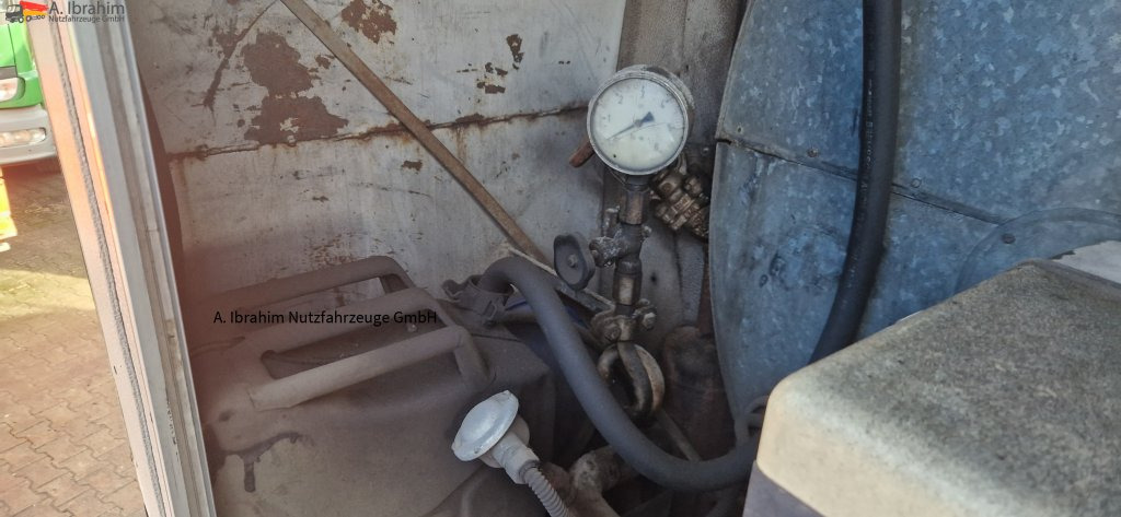 Φορτηγό βυτιοφόρο MAN TGA Asphaltspritze Schäfer: φωτογραφία 15