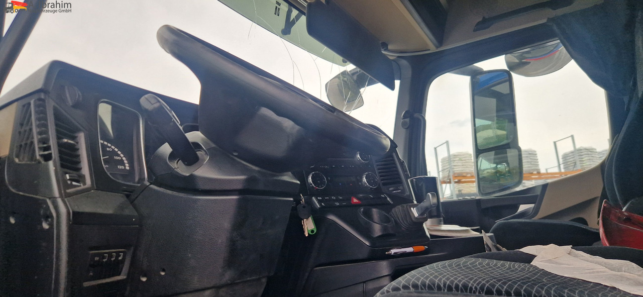 Mercedes-Benz 1843 DB 1843 mit PTU für Kompressor Unfall, bedingt fahrbereit. Video vorh. - Τράκτορας: φωτογραφία 3 Mercedes-Benz 1843 DB 1843 mit PTU für Kompressor Unfall, bedingt fahrbereit. Video vorh. - Τράκτορας: φωτογραφία 3