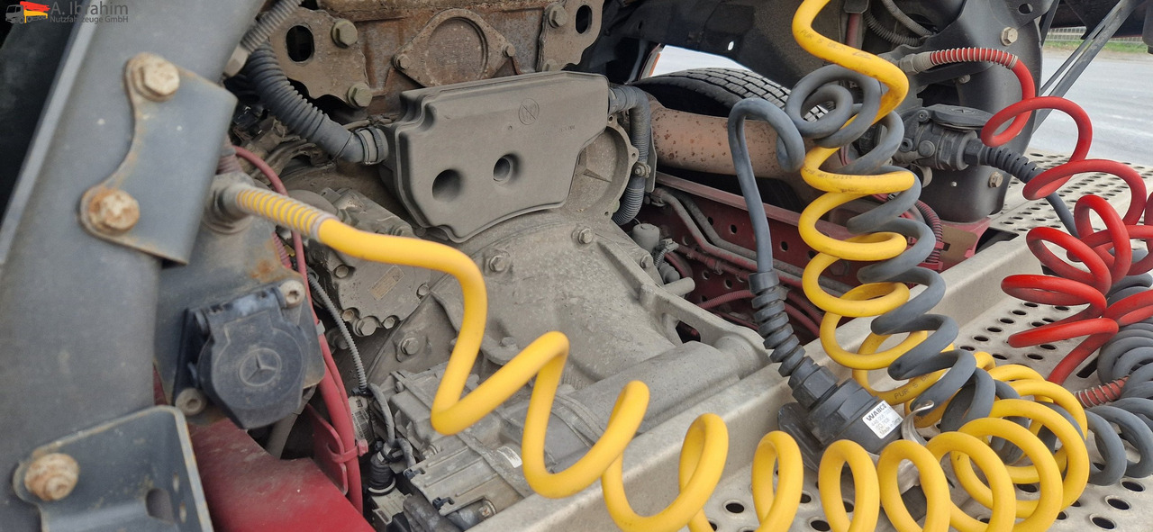 Mercedes-Benz 1843 DB 1843 mit PTU für Kompressor Unfall, bedingt fahrbereit. Video vorh. - Τράκτορας: φωτογραφία 5 Mercedes-Benz 1843 DB 1843 mit PTU für Kompressor Unfall, bedingt fahrbereit. Video vorh. - Τράκτορας: φωτογραφία 5