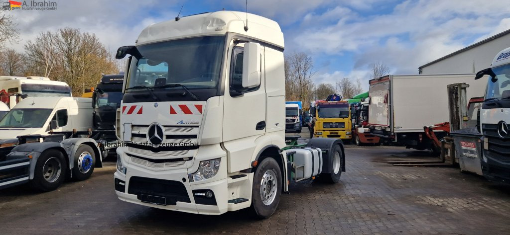 Mercedes-Benz 1843 DB 1843 mit PTU für Kompressor leichte Beule am Dach - Τράκτορας: φωτογραφία 1 Mercedes-Benz 1843 DB 1843 mit PTU für Kompressor leichte Beule am Dach - Τράκτορας: φωτογραφία 1