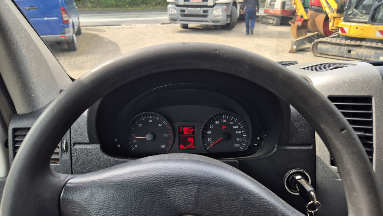 VW Crafter 2.5 Diesel Rost ja, technisch super, HU neu 01 2025 - Βαν: φωτογραφία 3 VW Crafter 2.5 Diesel Rost ja, technisch super, HU neu 01 2025 - Βαν: φωτογραφία 3