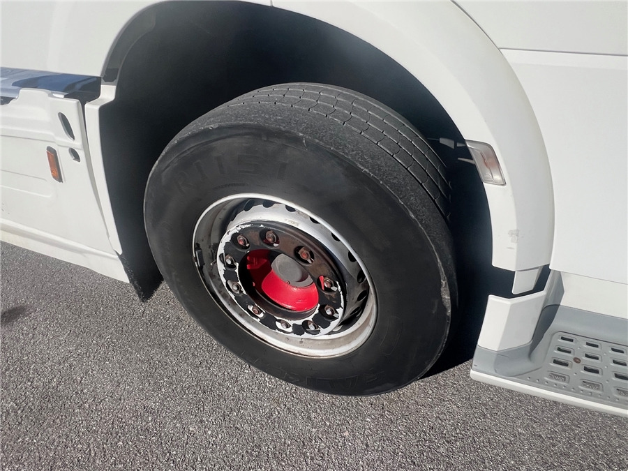 Interior photo 1: Τράκτορας DAF XF 105 460 Interior photo 1: Τράκτορας DAF XF 105 460