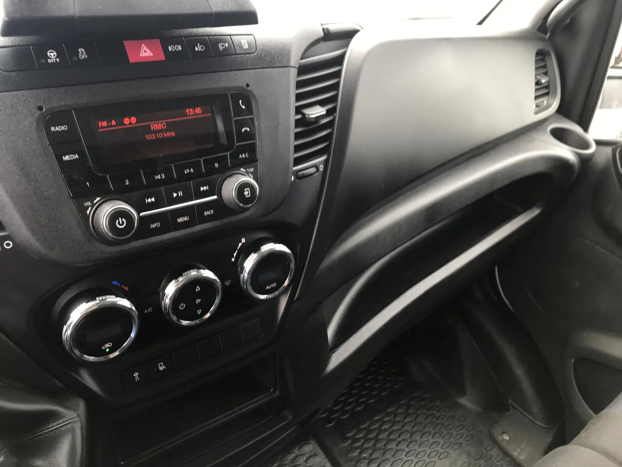 IVECO DAILY 35C16 CC 3000 - Επαγγελματικό αυτοκίνητο με μουσαμά: φωτογραφία 5 IVECO DAILY 35C16 CC 3000 - Επαγγελματικό αυτοκίνητο με μουσαμά: φωτογραφία 5