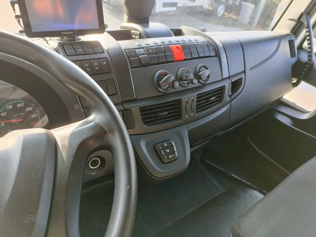 IVECO EUROCARGO 140E28P - Φορτηγό σασί: φωτογραφία 5 IVECO EUROCARGO 140E28P - Φορτηγό σασί: φωτογραφία 5