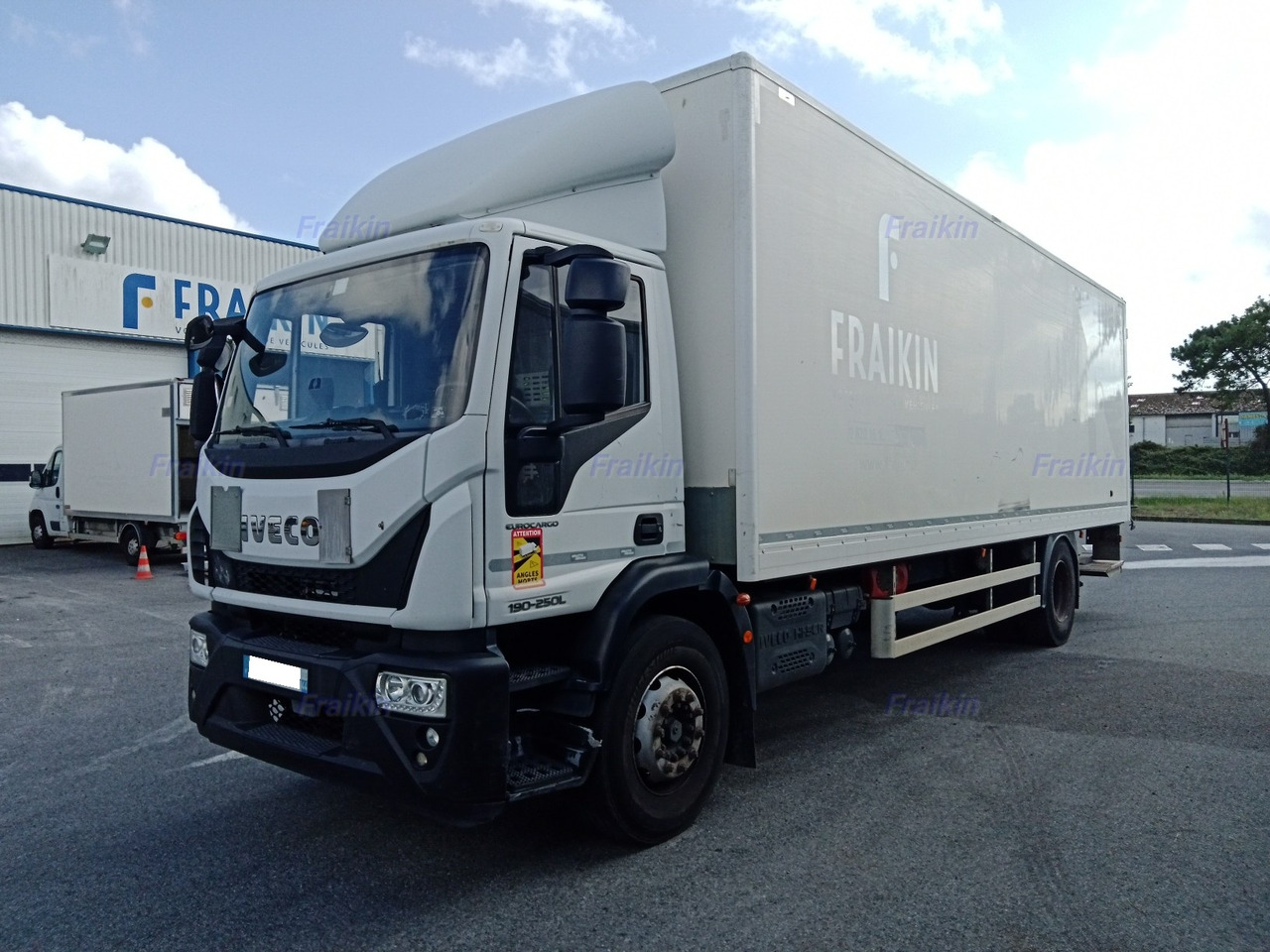 IVECO EUROCARGO 180/190EL25P - Φορτηγό κόφα: φωτογραφία 1 IVECO EUROCARGO 180/190EL25P - Φορτηγό κόφα: φωτογραφία 1