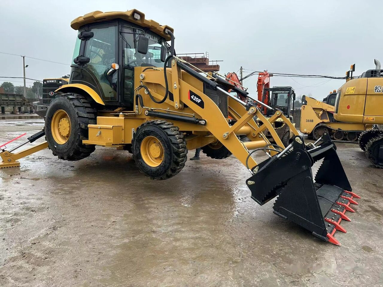 Caterpillar 420F - Φορτωτής εκσκαφέας: φωτογραφία 1 Caterpillar 420F - Φορτωτής εκσκαφέας: φωτογραφία 1