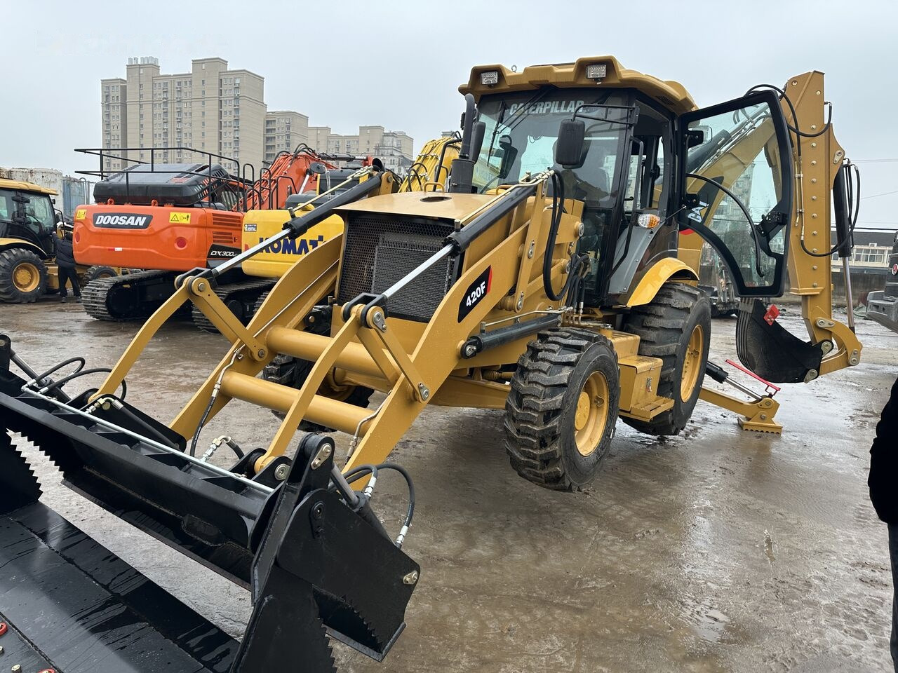 Caterpillar 420F - Φορτωτής εκσκαφέας: φωτογραφία 3 Caterpillar 420F - Φορτωτής εκσκαφέας: φωτογραφία 3