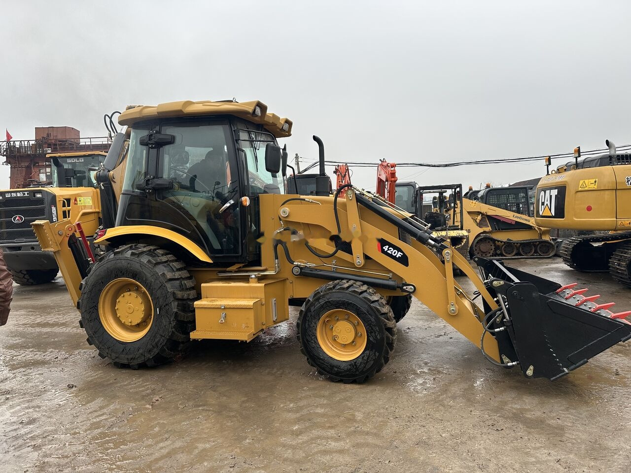 Caterpillar 420F - Φορτωτής εκσκαφέας: φωτογραφία 4 Caterpillar 420F - Φορτωτής εκσκαφέας: φωτογραφία 4