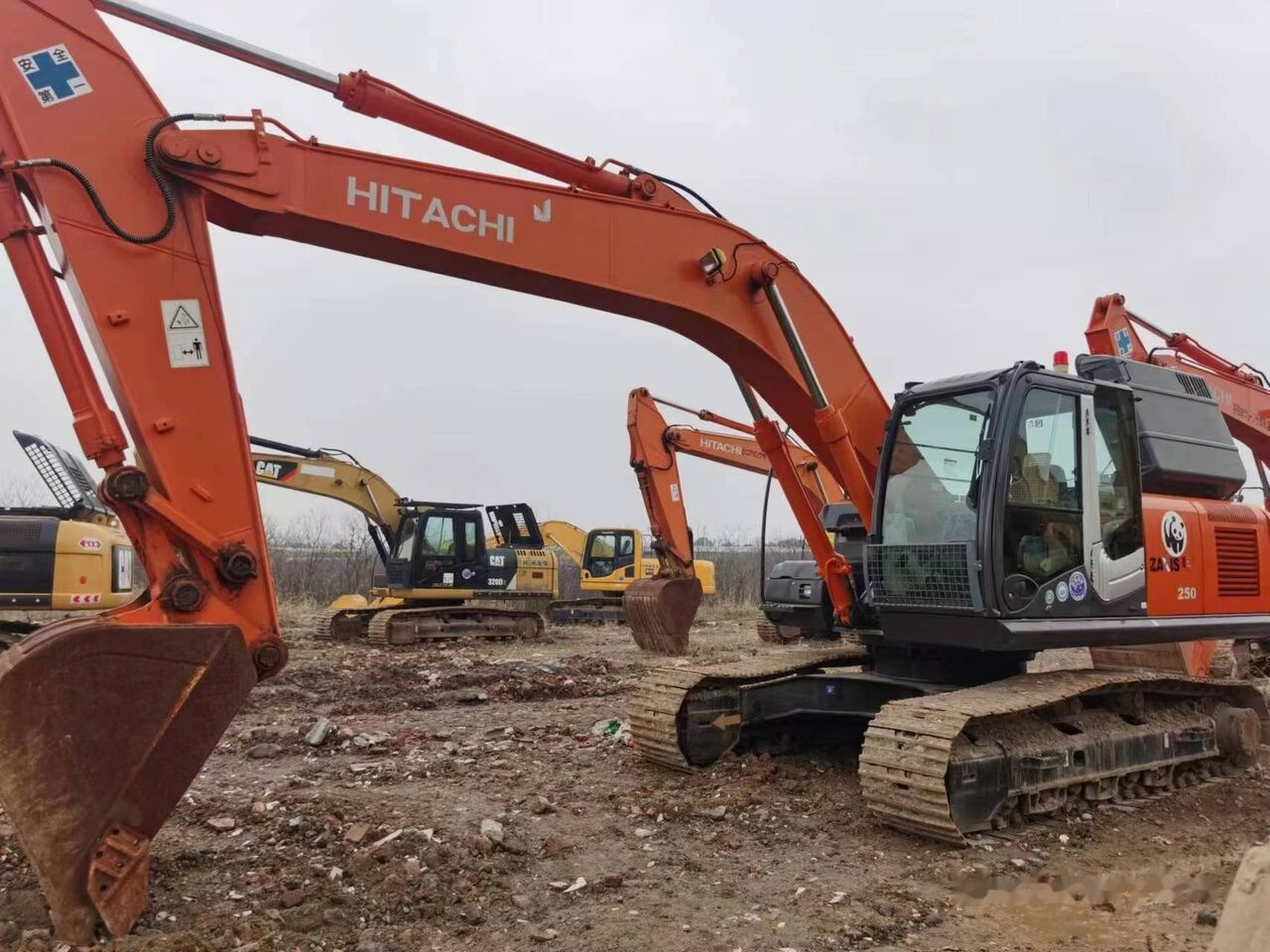 Hitachi ZX250 - Ερπυστριοφόρος εκσκαφέας: φωτογραφία 2 Hitachi ZX250 - Ερπυστριοφόρος εκσκαφέας: φωτογραφία 2