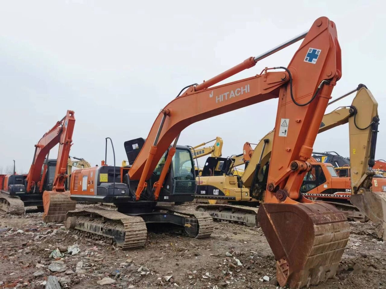 Hitachi ZX250 - Ερπυστριοφόρος εκσκαφέας: φωτογραφία 1 Hitachi ZX250 - Ερπυστριοφόρος εκσκαφέας: φωτογραφία 1