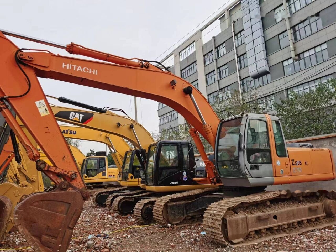 Hitachi ZX270 - Ερπυστριοφόρος εκσκαφέας: φωτογραφία 3 Hitachi ZX270 - Ερπυστριοφόρος εκσκαφέας: φωτογραφία 3